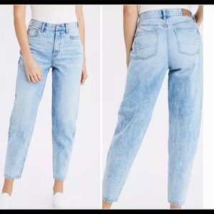 American Eagle Relaxed Fit Mom Jeans